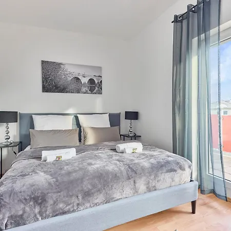 Apartment Traumferienwohnung Domblick 2 I Altstadtnah&Zentral I Zwei Schlafzimmer mit Balkon *